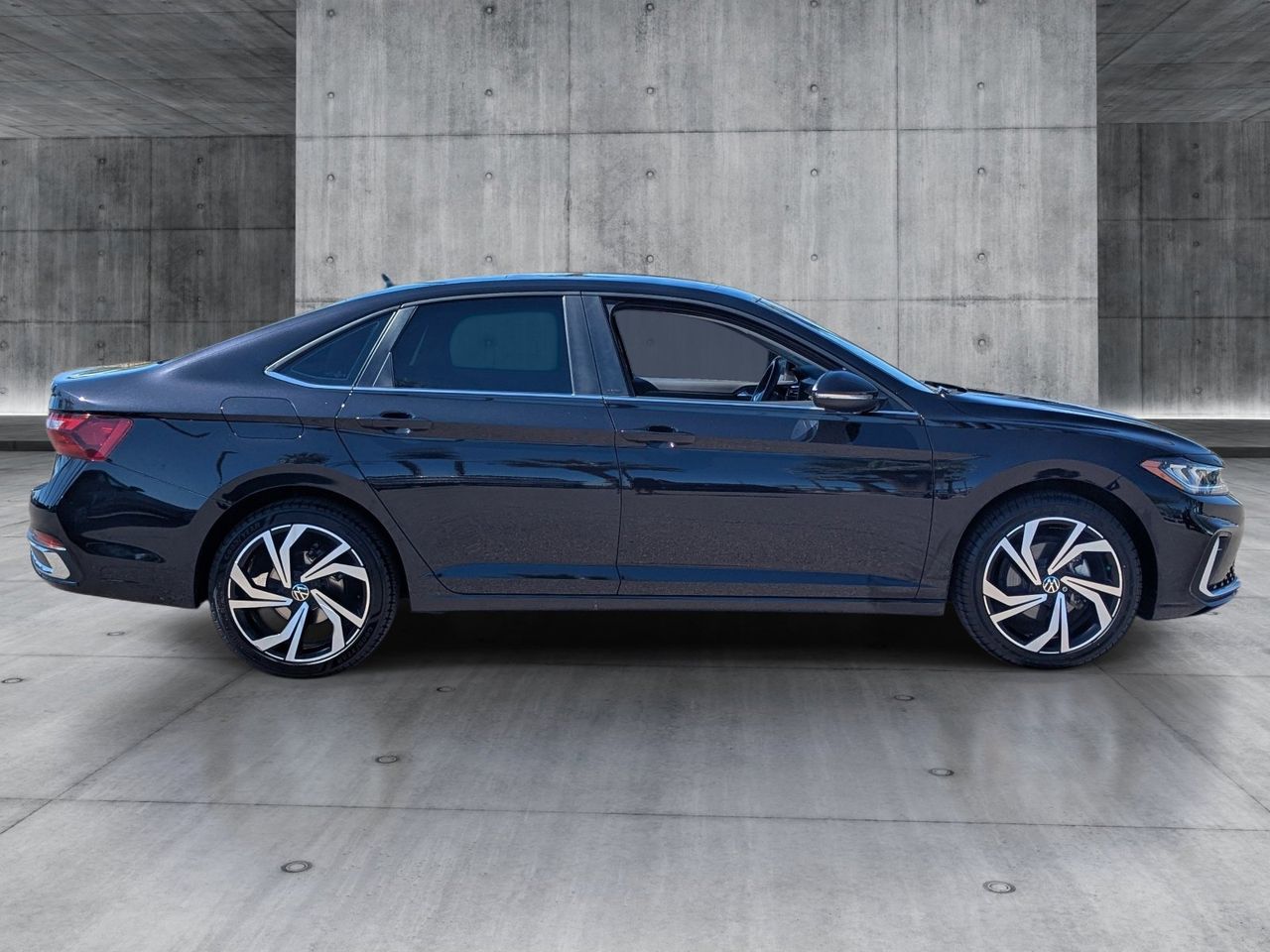 Used 2025 Deep Black Pearl Volkswagen 1.5T SEL image 6