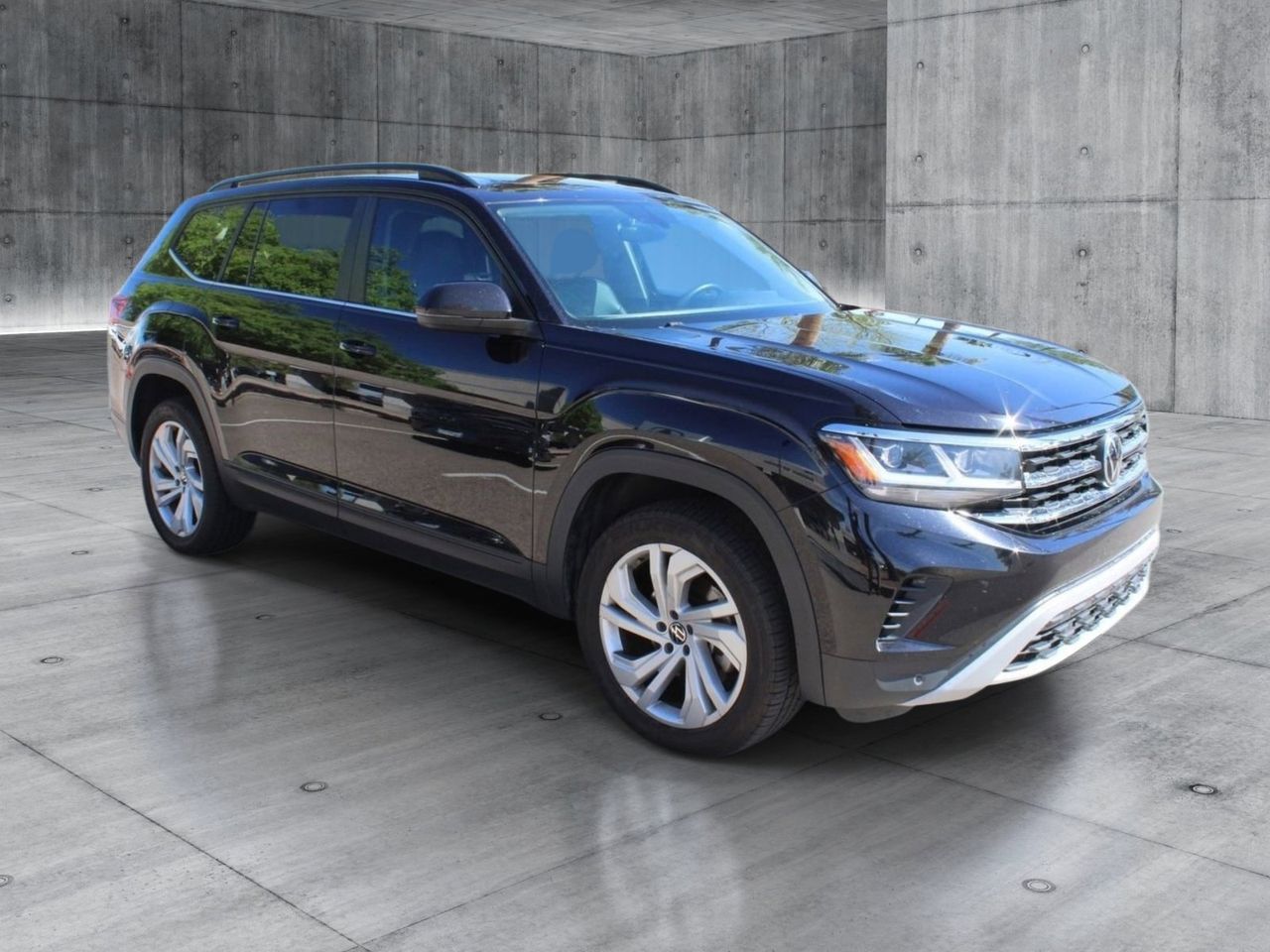 Used 2021 Deep Black Pearl Volkswagen 2.0T SE w/Technology image 7