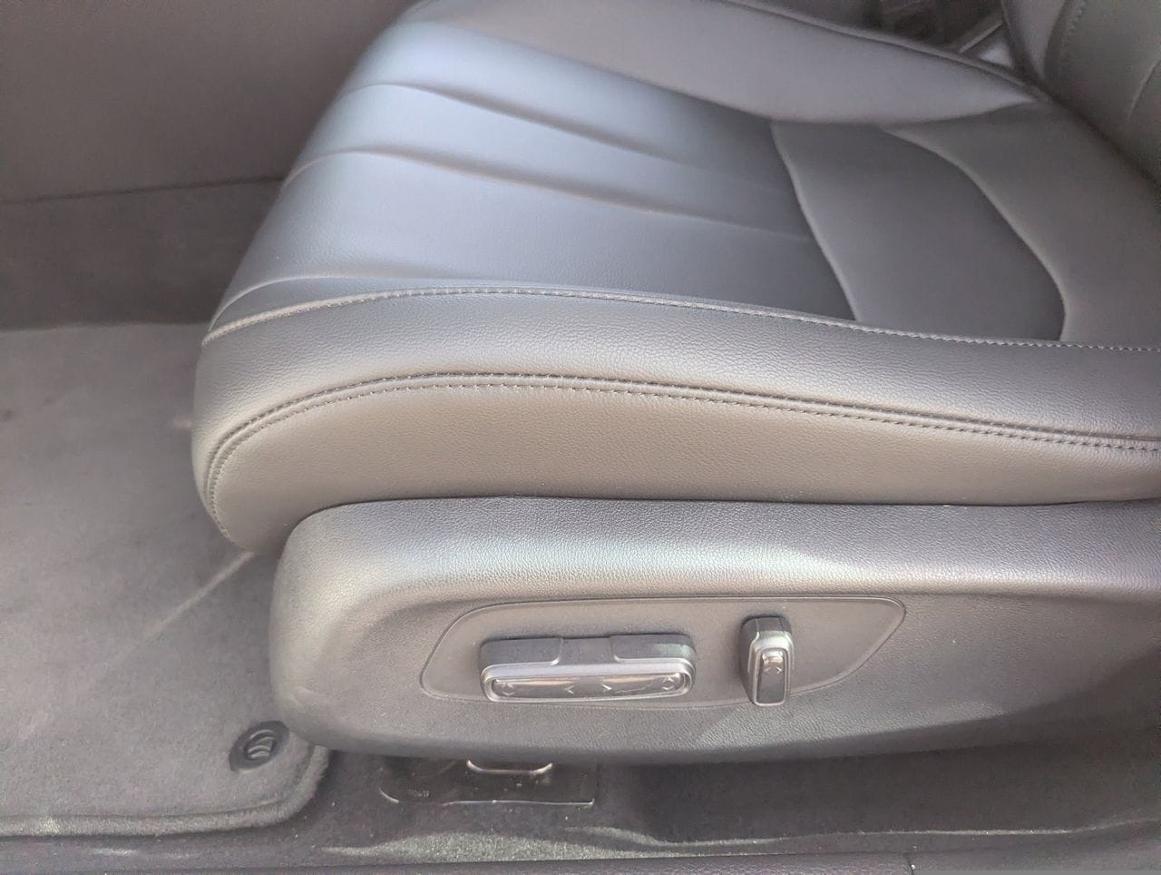 Certified Used 2025 Platinum White Pearl Acura Premium image 30