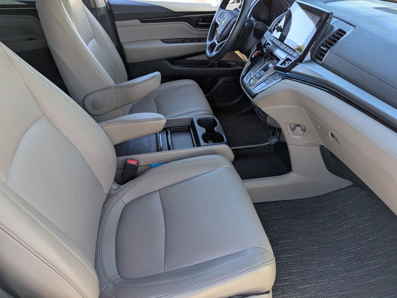 Used 2023 Platinum White Pearl Honda Touring image 13