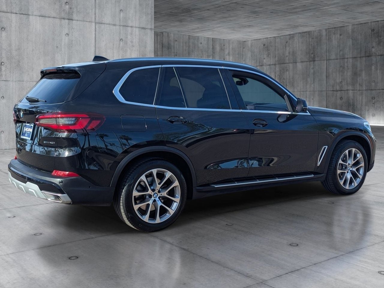 Used 2023 Black Sapphire Metallic BMW sDrive40i image 5