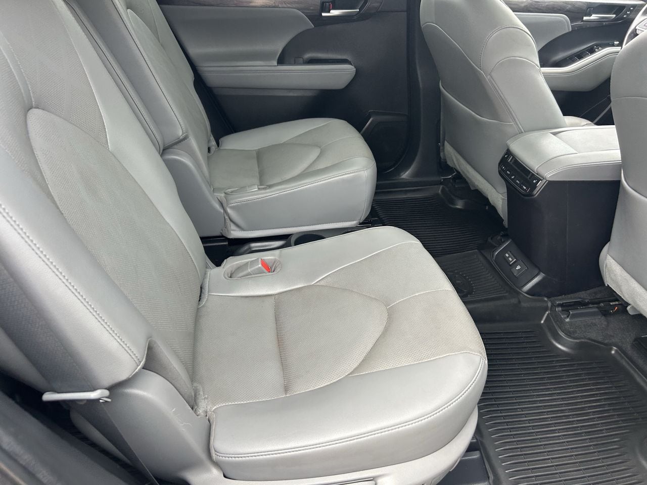 Used 2023 Magnetic Gray Metallic Toyota Platinum image 15