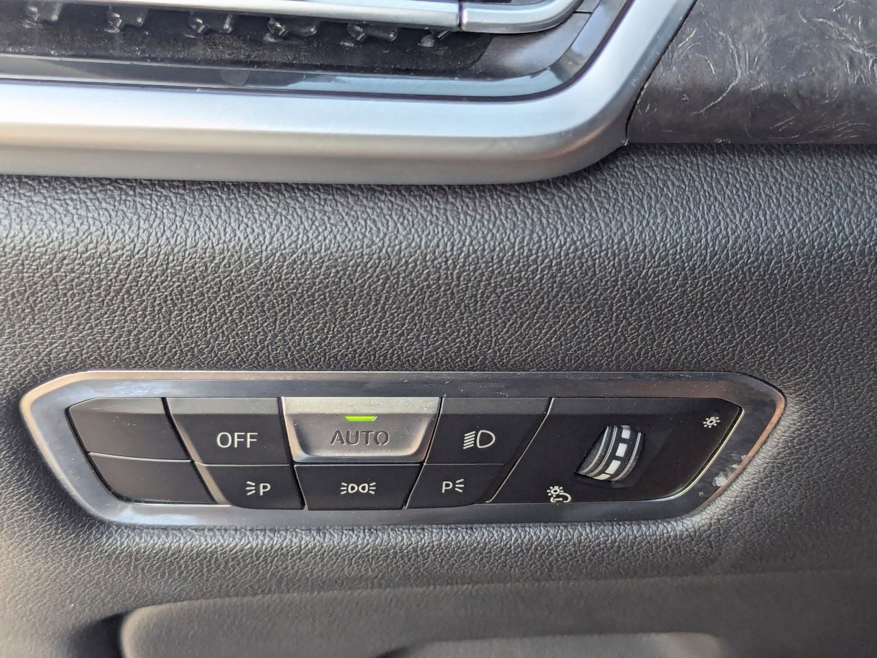 Used 2023 Black Sapphire Metallic BMW sDrive40i image 33