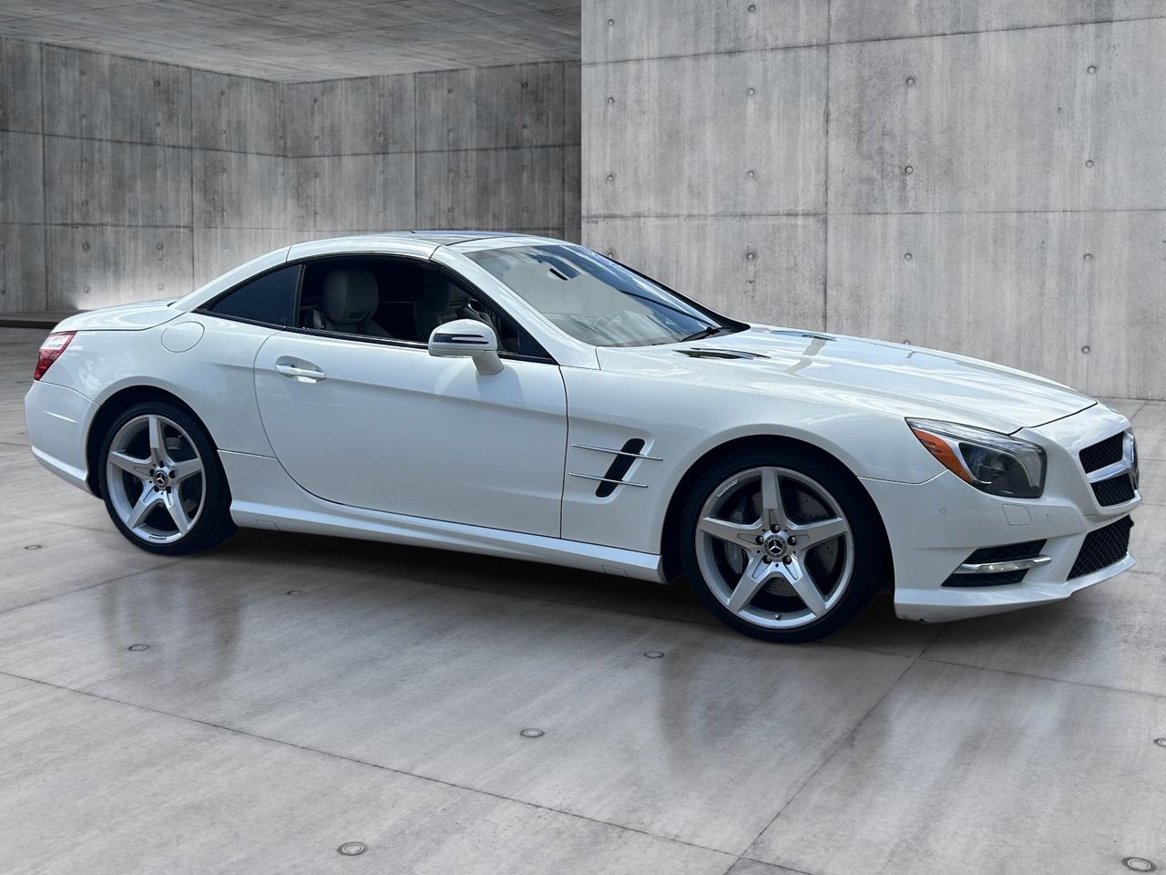 Used 2014 Diamond White Metallic Mercedes-Benz SL 550 image 8