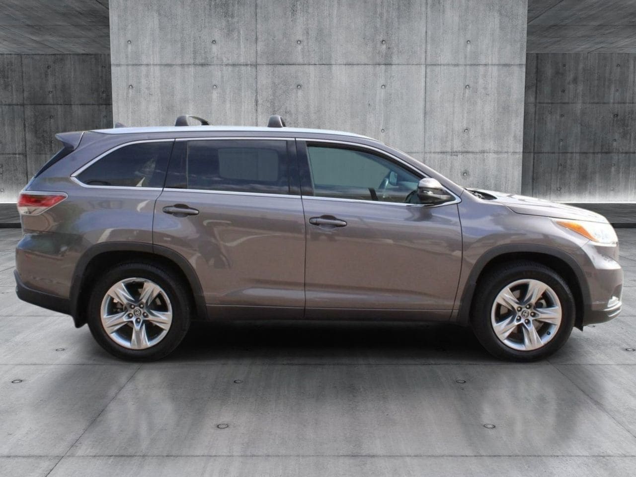 Used 2016 Predawn Gray Mica Toyota Limited image 6