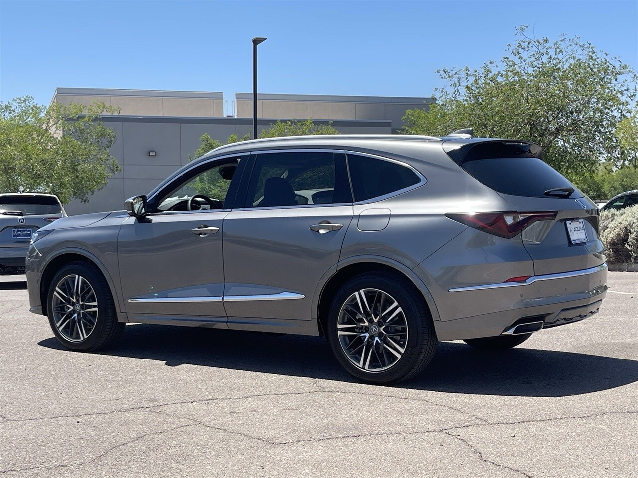 2026 Acura MDX SH-AWD Advance photo 2
