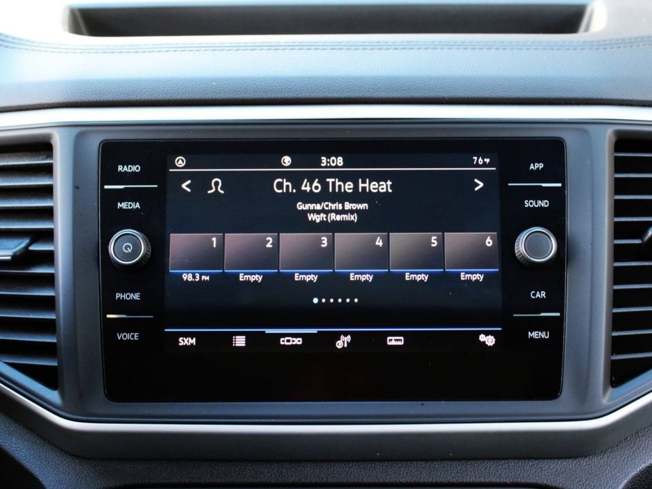 Used 2021 Deep Black Pearl Volkswagen 2.0T SE w/Technology image 18