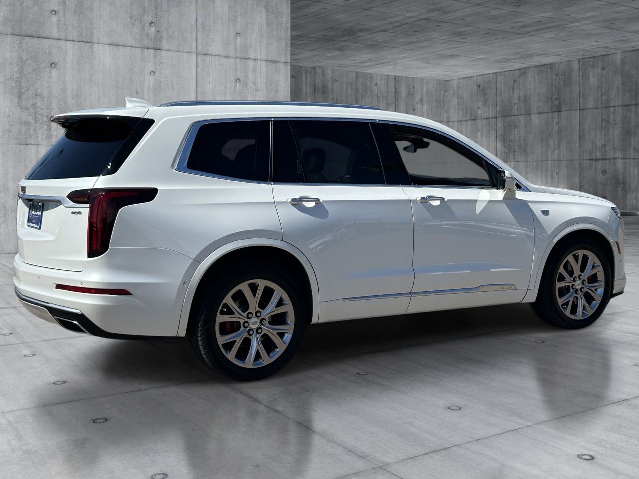 Used 2021 Crystal White Tricoat CADILLAC Premium Luxury image 5