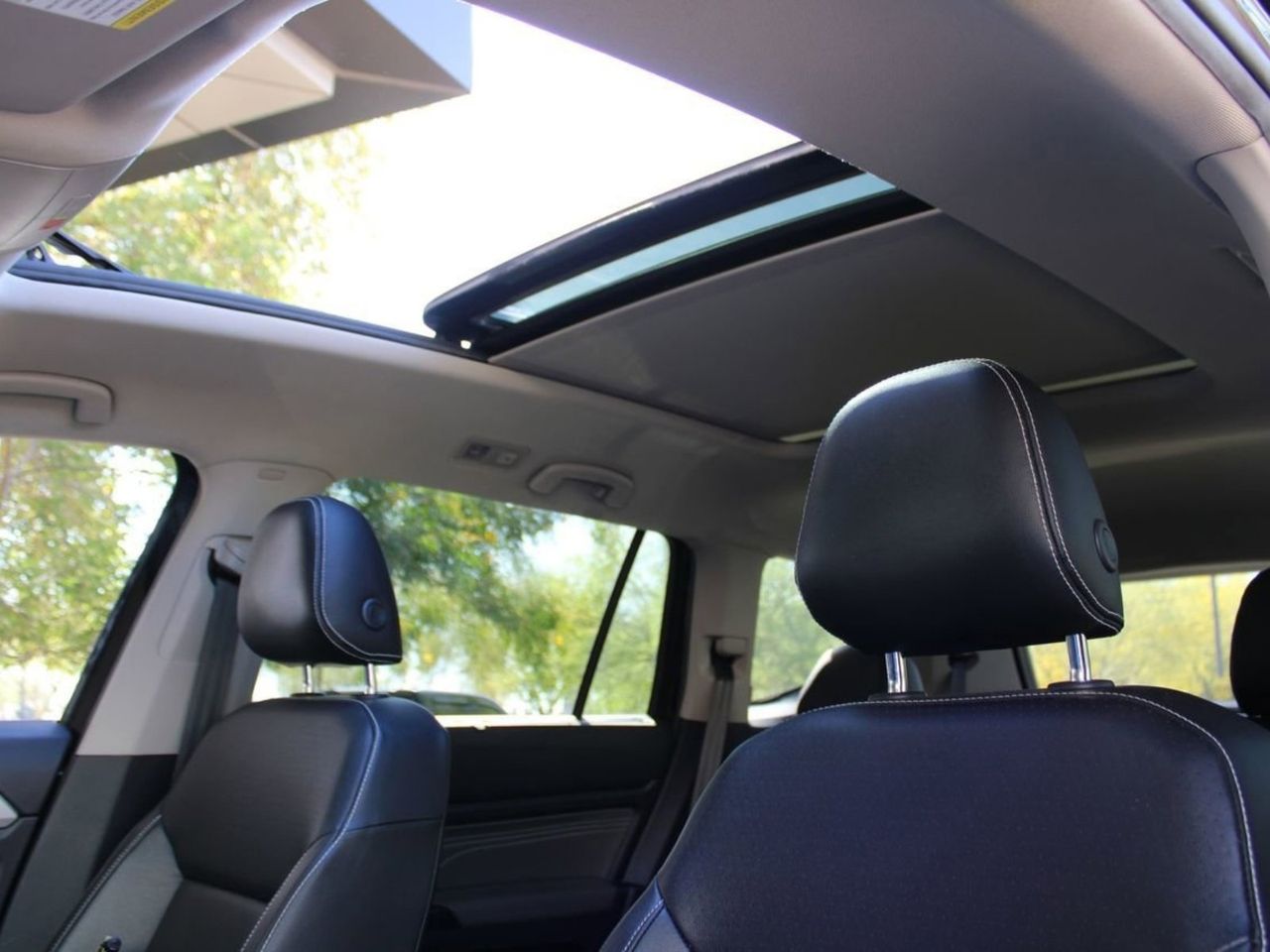 Used 2021 Deep Black Pearl Volkswagen 2.0T SE w/Technology image 17