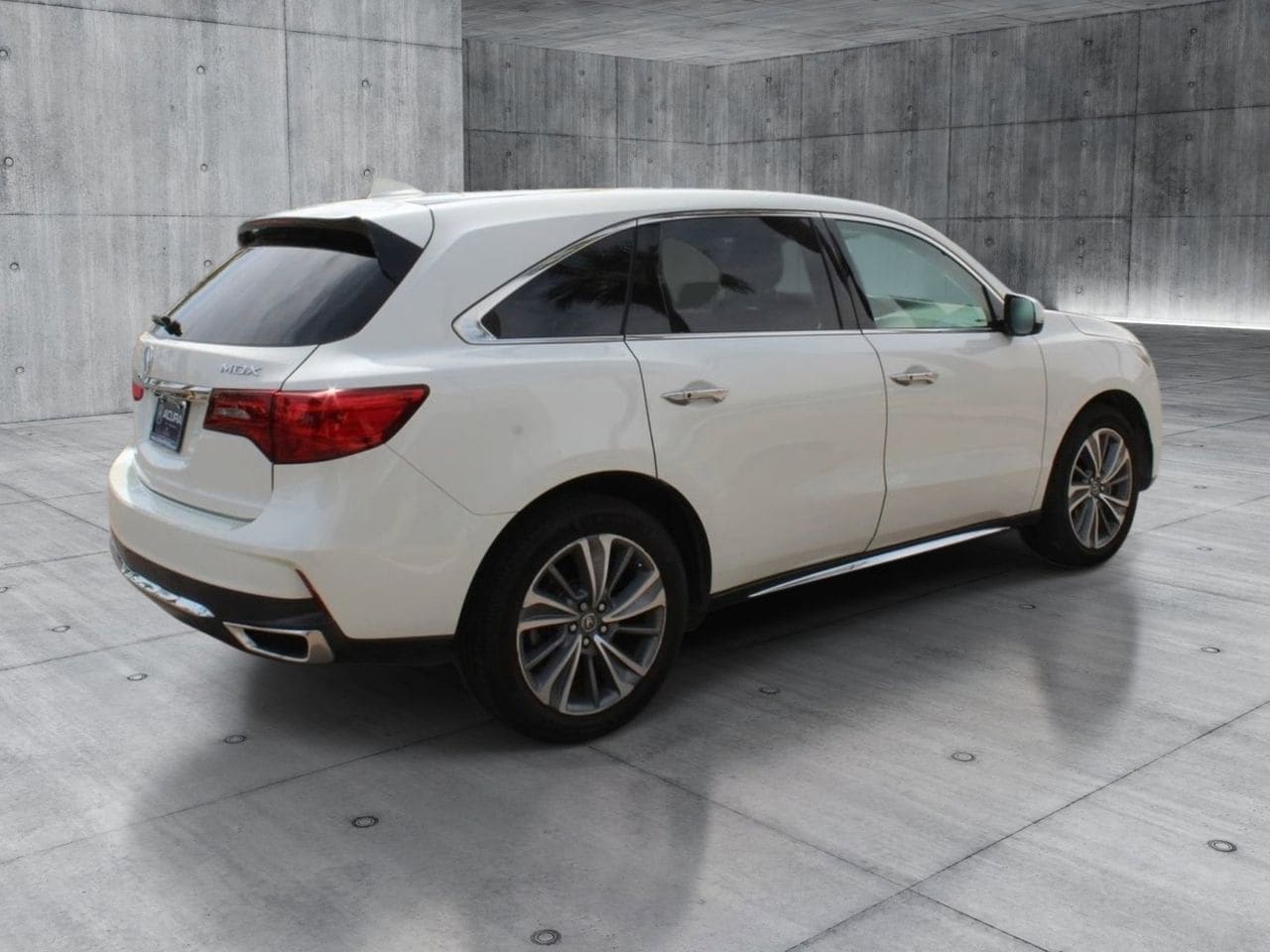 Used 2017 White Diamond Pearl Acura 3.5L w/Technology Package image 5