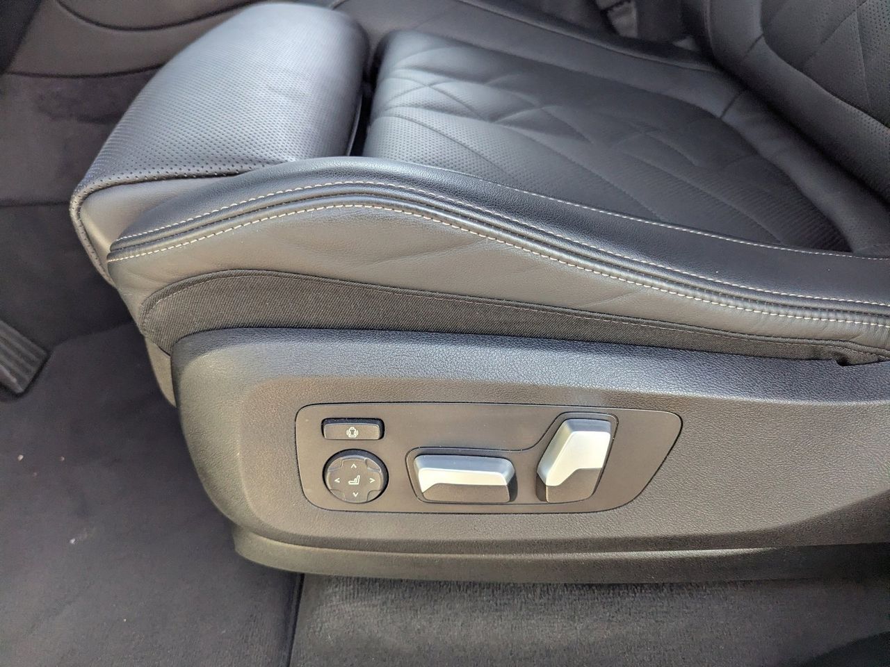 Used 2026 Alpine White BMW xDrive40i image 29