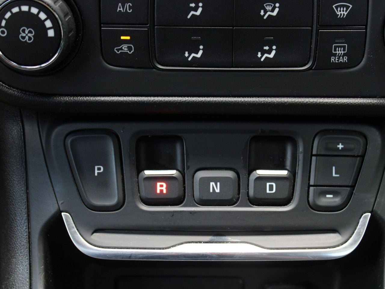 Used 2020 Summit White GMC SLE image 19