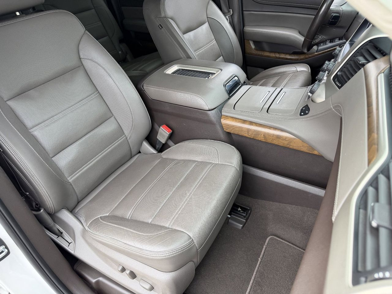 Used 2019 White Frost Tricoat GMC Denali image 12