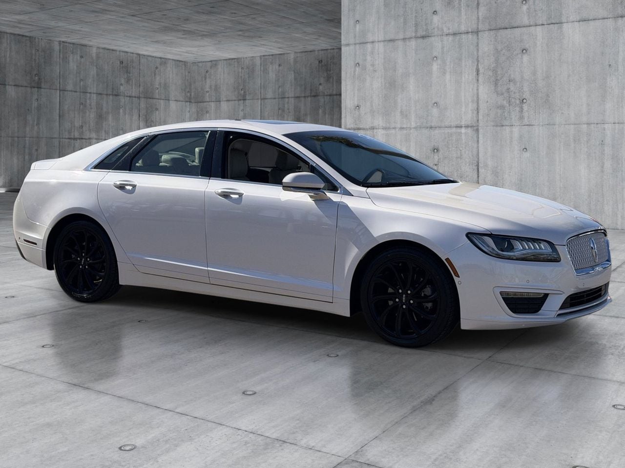 Used 2020 White Platinum Metallic Tri-Coat Lincoln Reserve image 7