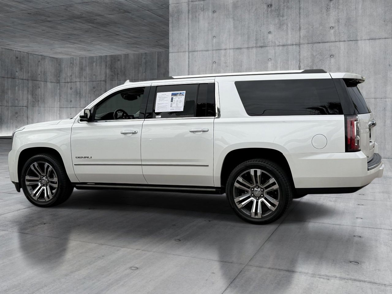 Used 2019 White Frost Tricoat GMC Denali image 3