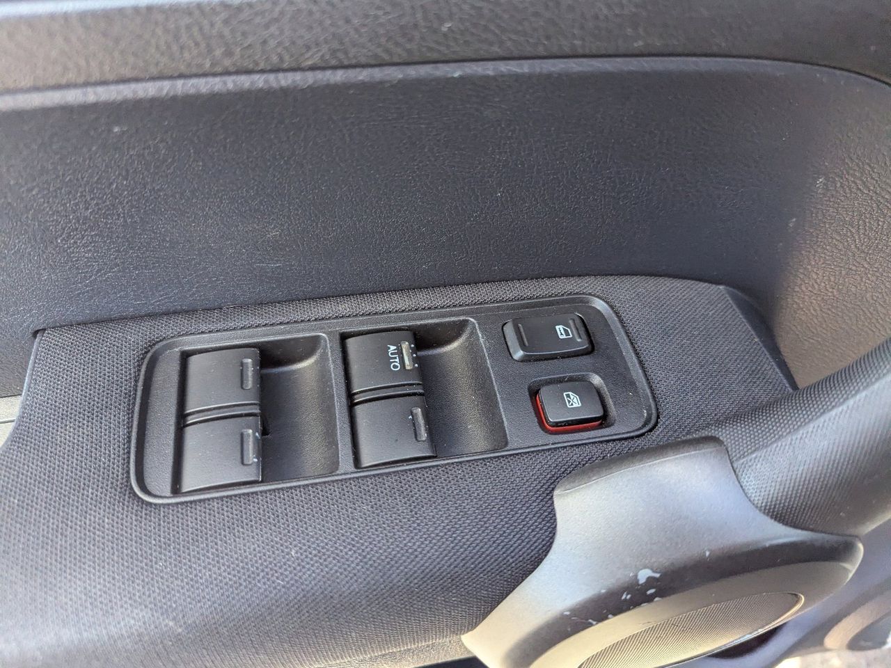 Used 2011 Urban Titanium Metallic Honda LX image 28