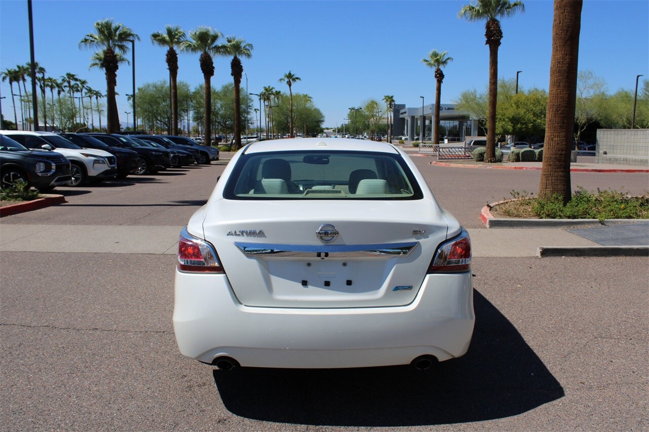 2014 Nissan Altima 2.5 SV photo 2