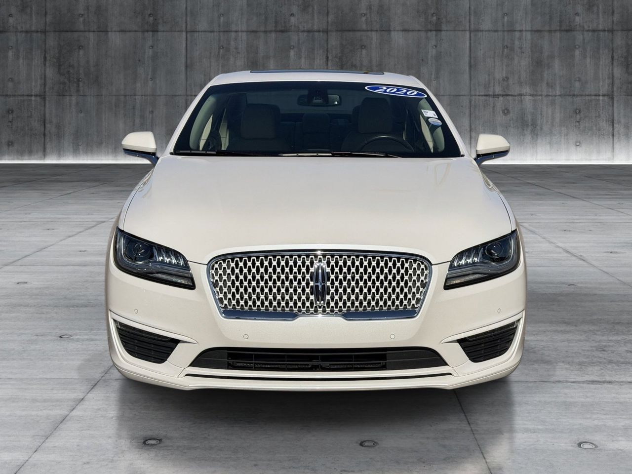 Used 2020 White Platinum Metallic Tri-Coat Lincoln Reserve image 8