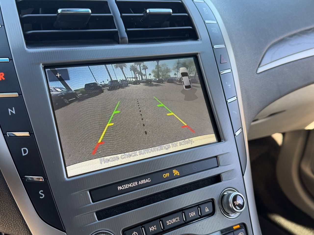 Used 2020 White Platinum Metallic Tri-Coat Lincoln Reserve image 31