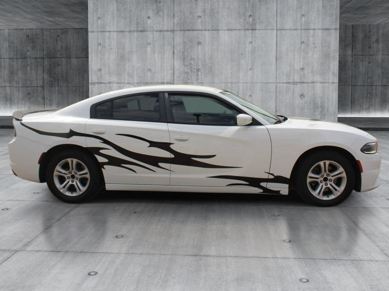 Used 2016 Bright White Clearcoat Dodge SE image 6