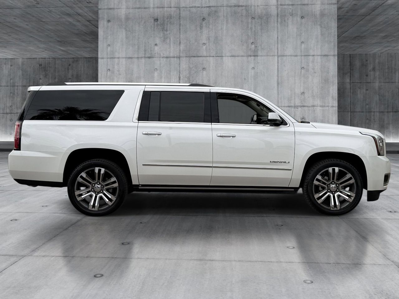 Used 2019 White Frost Tricoat GMC Denali image 6