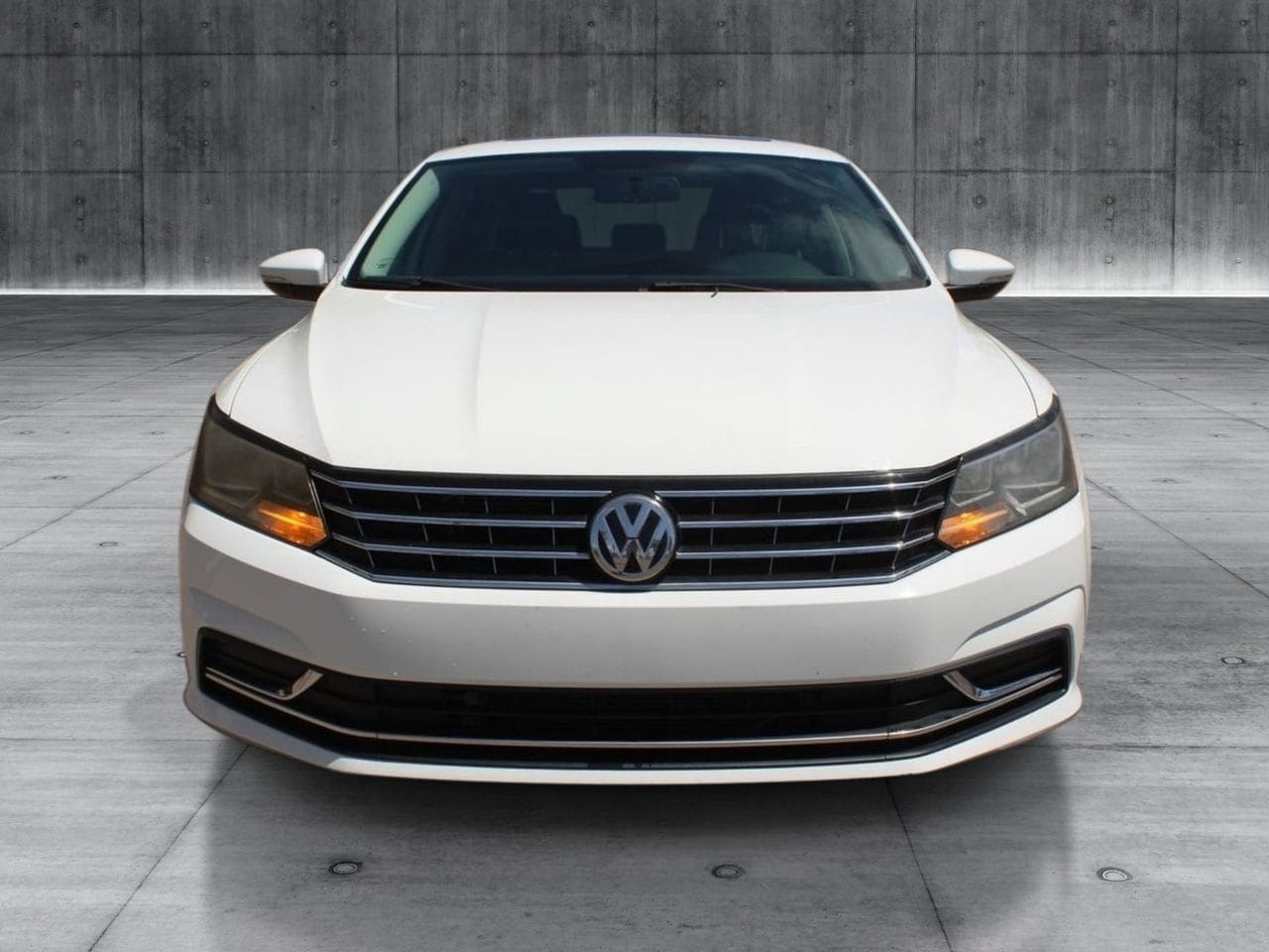 Used 2018 Pure White Volkswagen 2.0T SE image 11