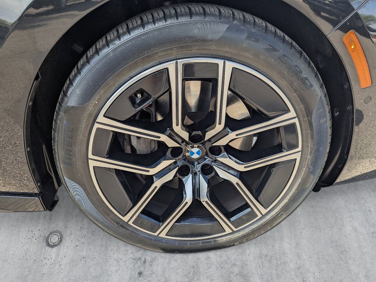 Used 2024 Black Sapphire Metallic BMW 740i image 9