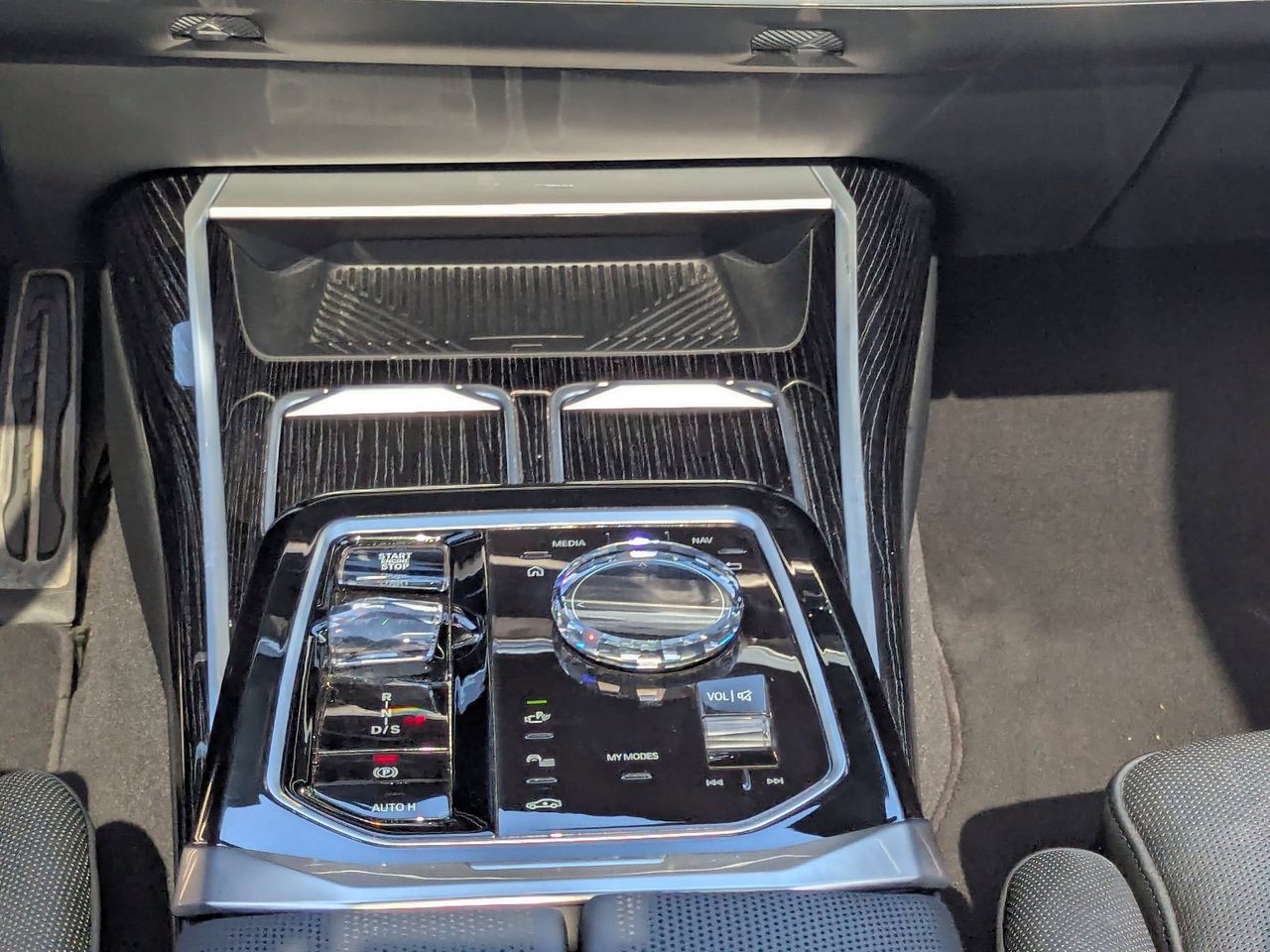 Used 2024 Black Sapphire Metallic BMW 740i image 21