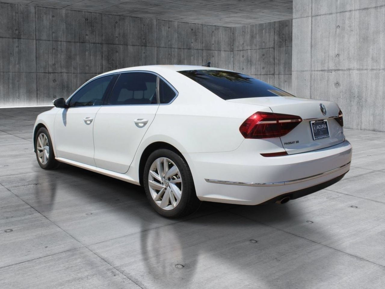 Used 2018 Pure White Volkswagen 2.0T SE image 4