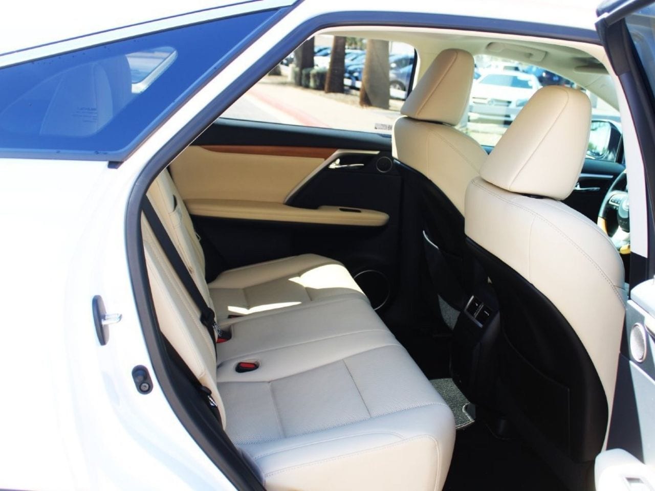 Used 2021 Eminent White Pearl Lexus 450h image 15