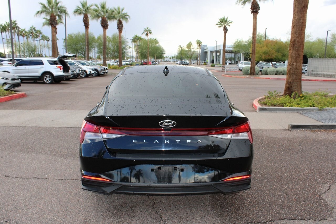 2023 Hyundai Elantra SEL photo 4