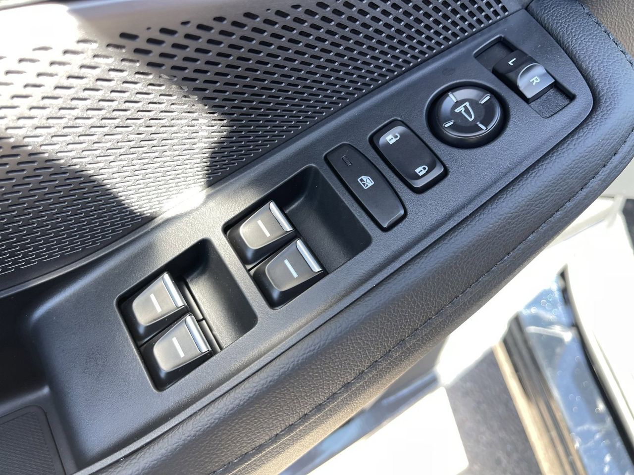 New 2026 Majestic Black Pearl Acura FWD image 25