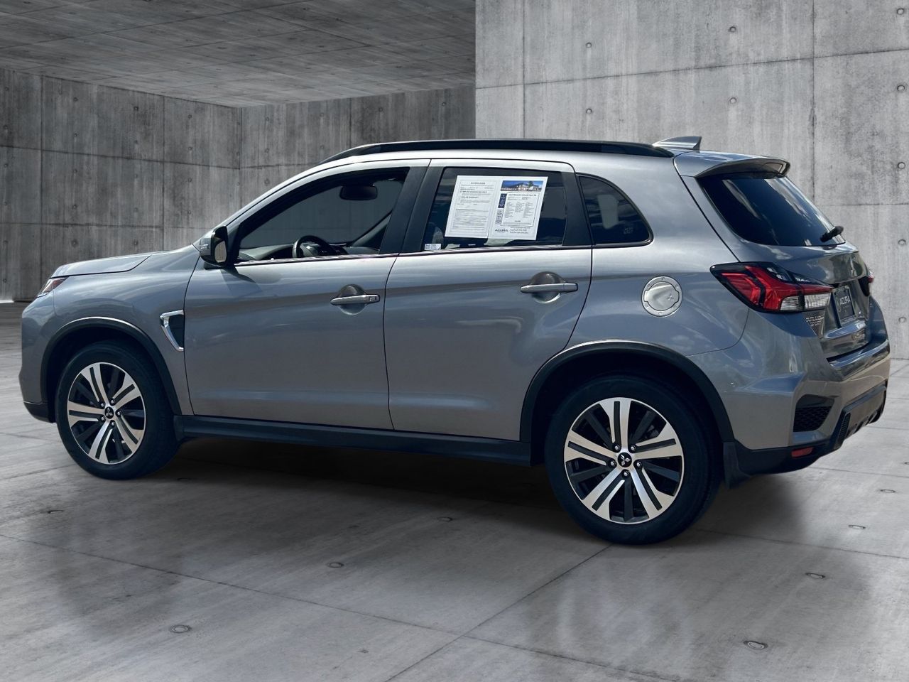 Used 2024 Mercury Gray Metallic Mitsubishi SEL image 3