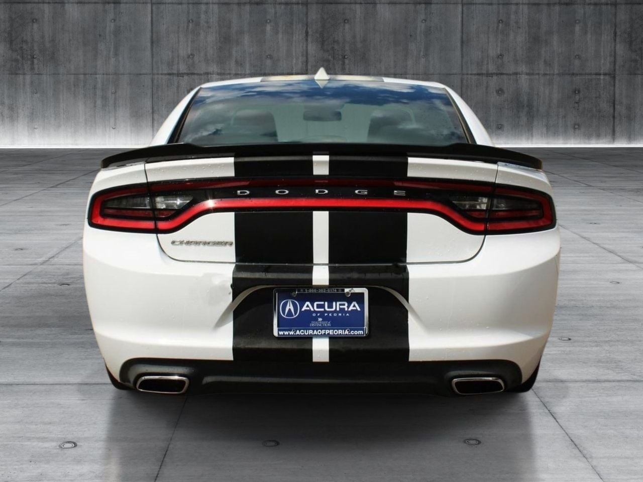 Used 2016 Bright White Clearcoat Dodge SE image 4
