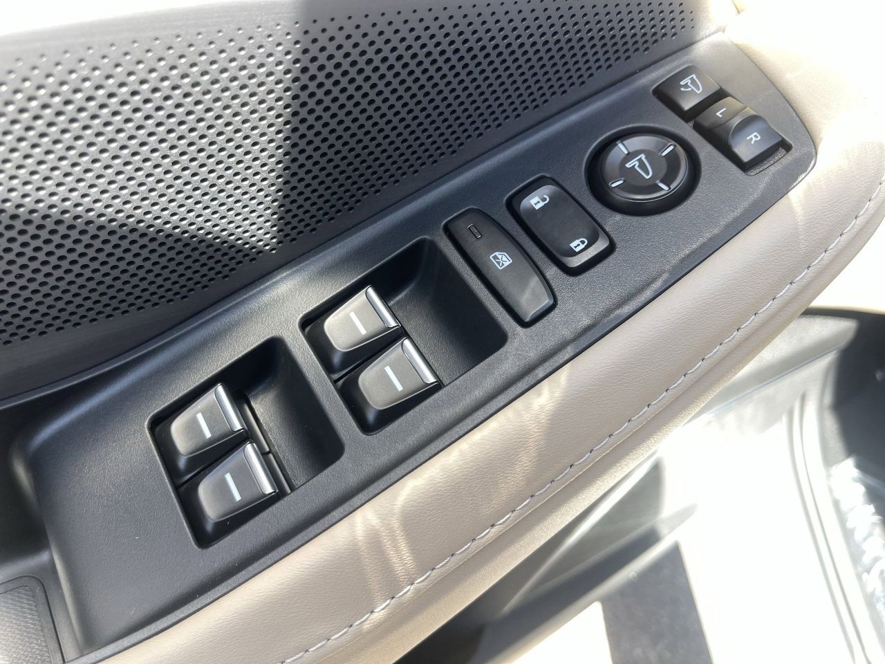 New 2026 Platinum White Pearl Acura SH-AWD Advance Package image 25