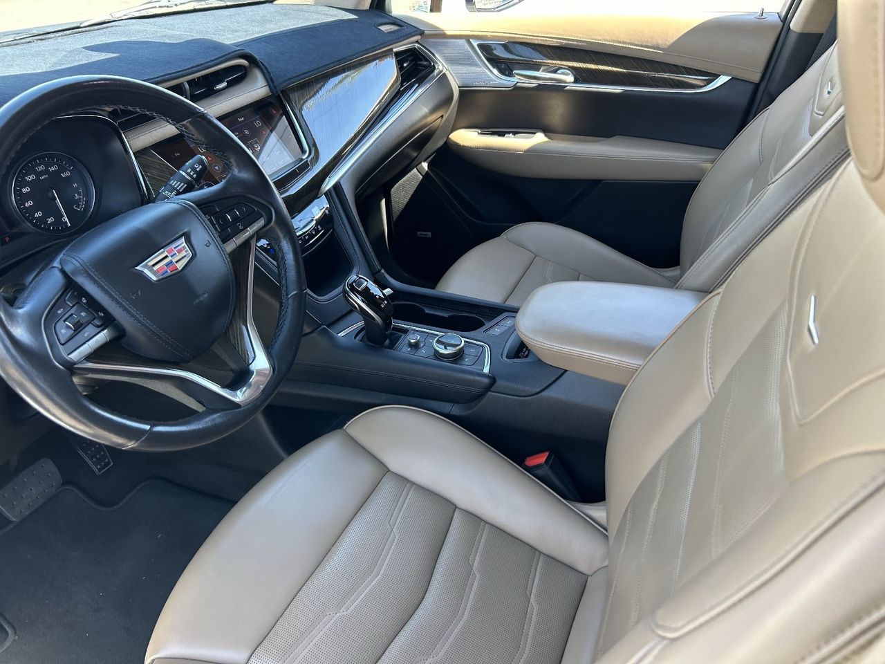 Used 2021 Crystal White Tricoat CADILLAC Premium Luxury image 30