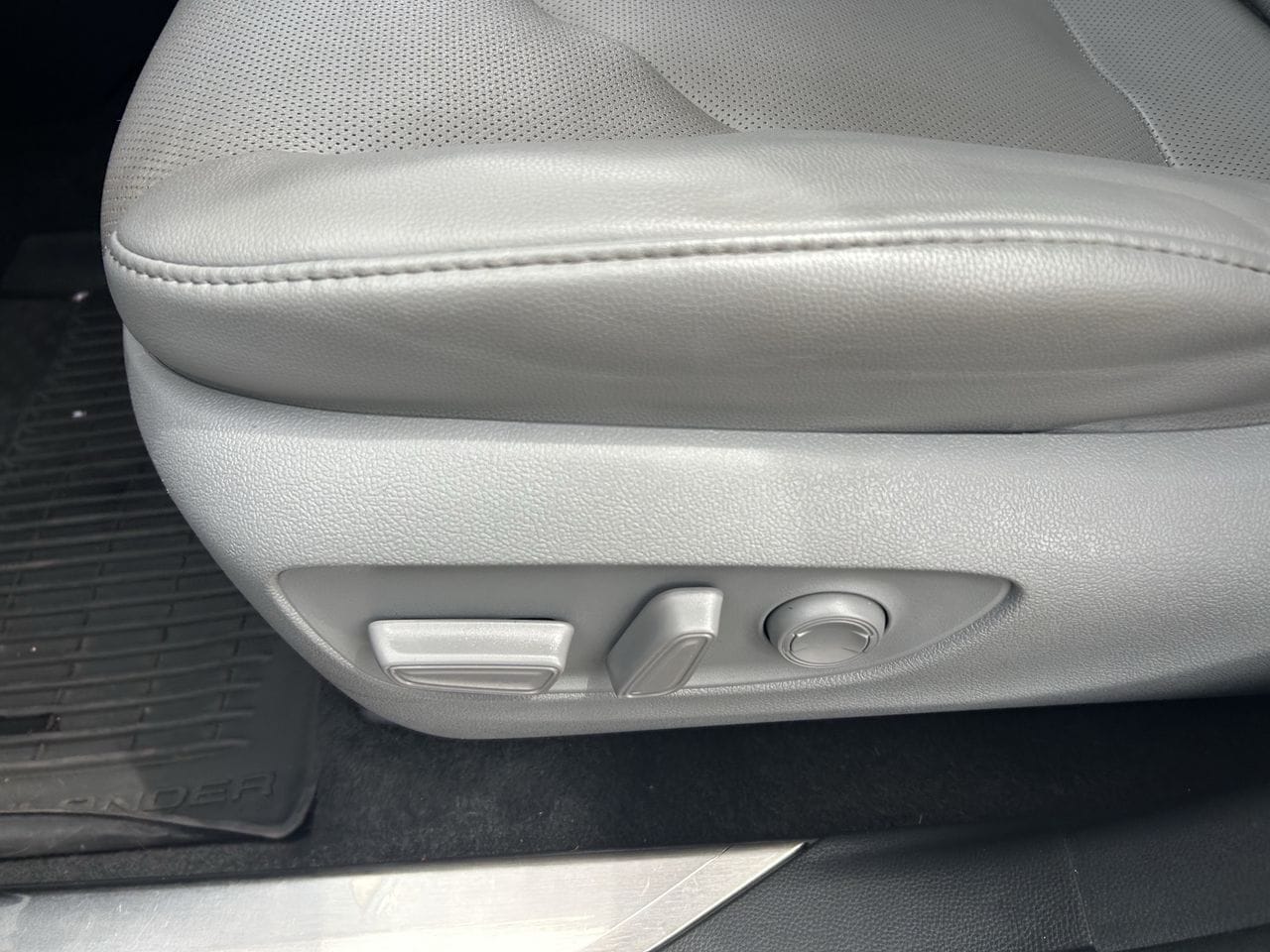 Used 2023 Magnetic Gray Metallic Toyota Platinum image 34