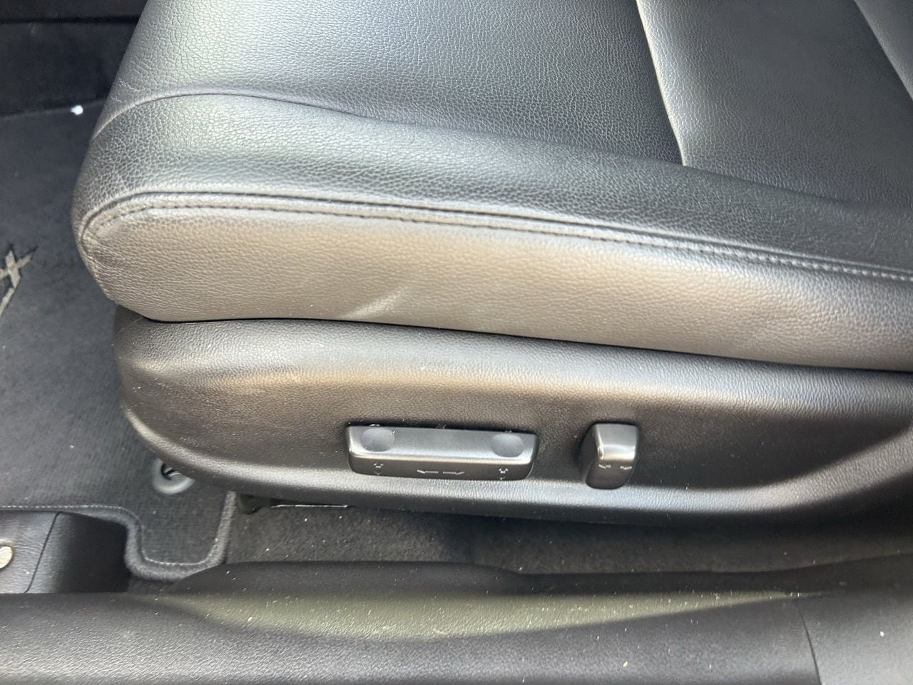 Used 2016 Slate Silver Metallic Acura 2.4L image 30