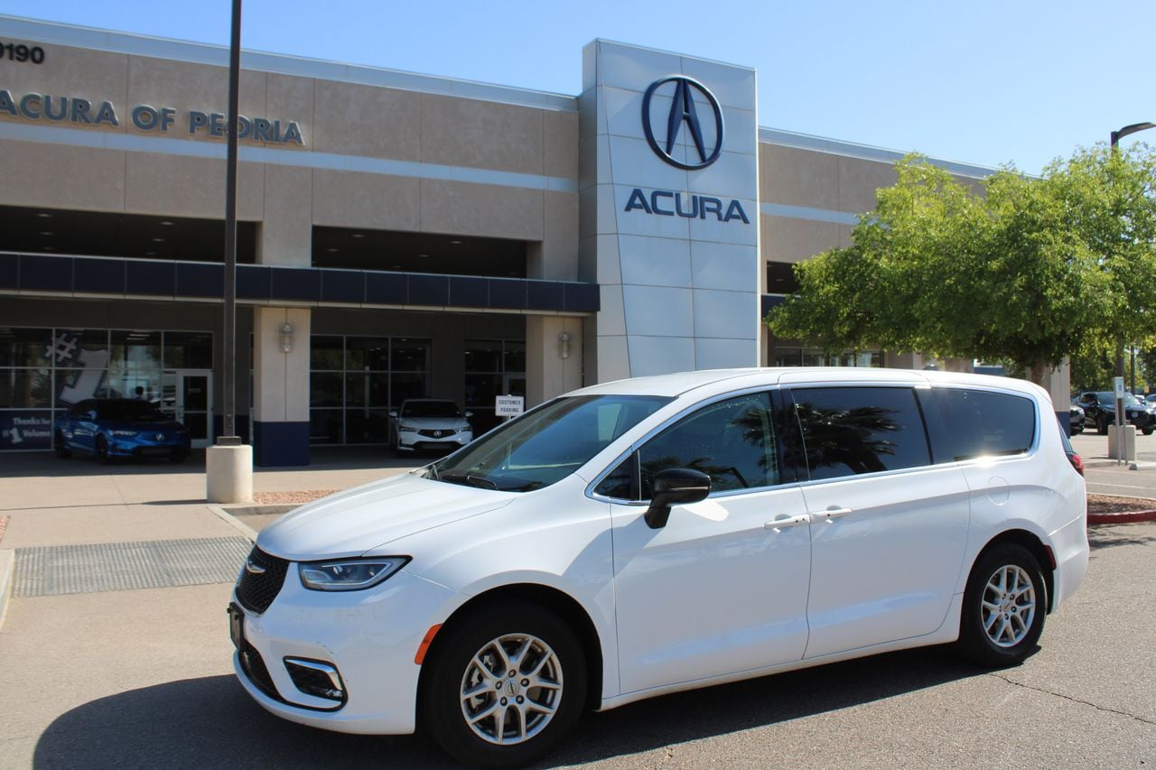 2024 Chrysler Pacifica's photo