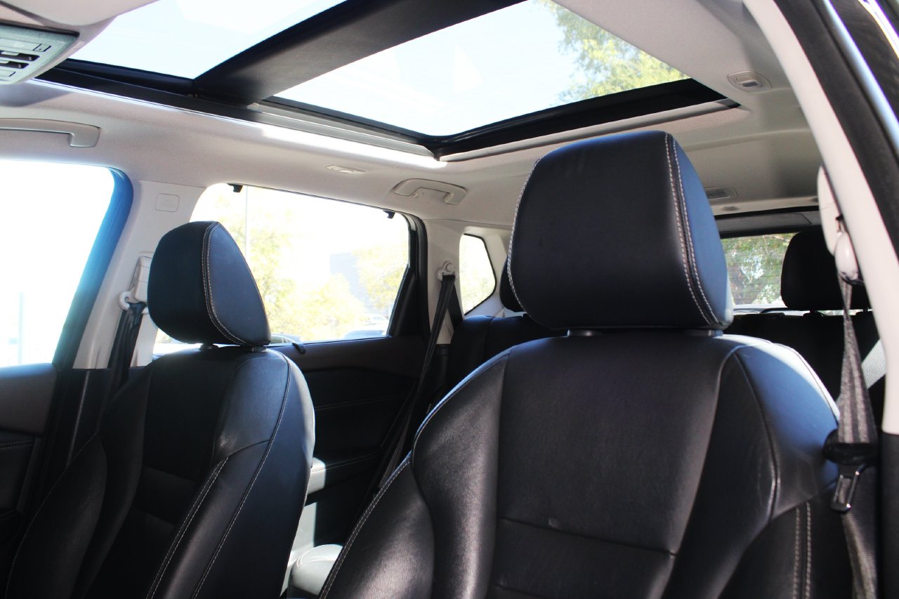 Used 2021 Super Black Nissan SL image 16