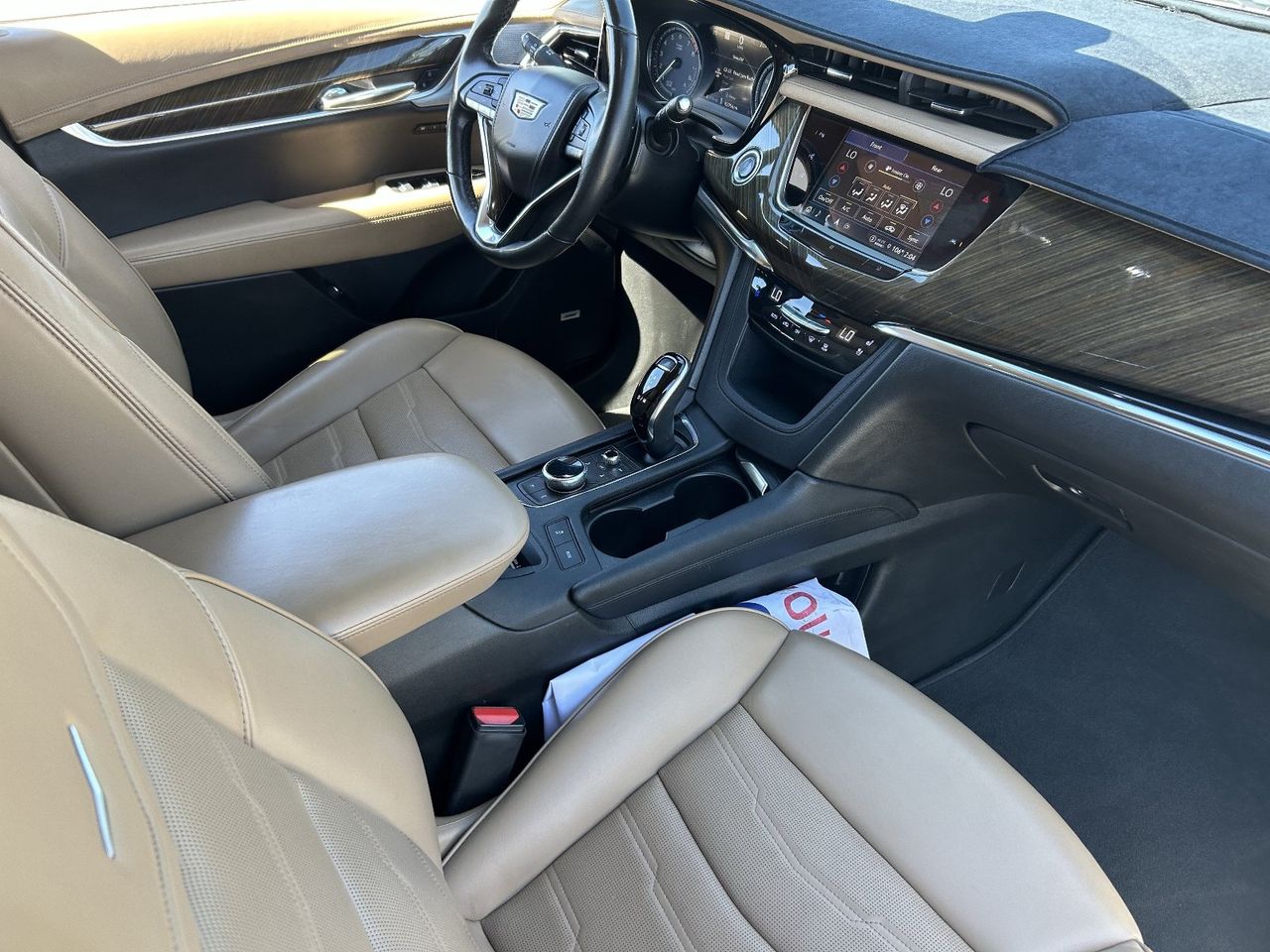 Used 2021 Crystal White Tricoat CADILLAC Premium Luxury image 14