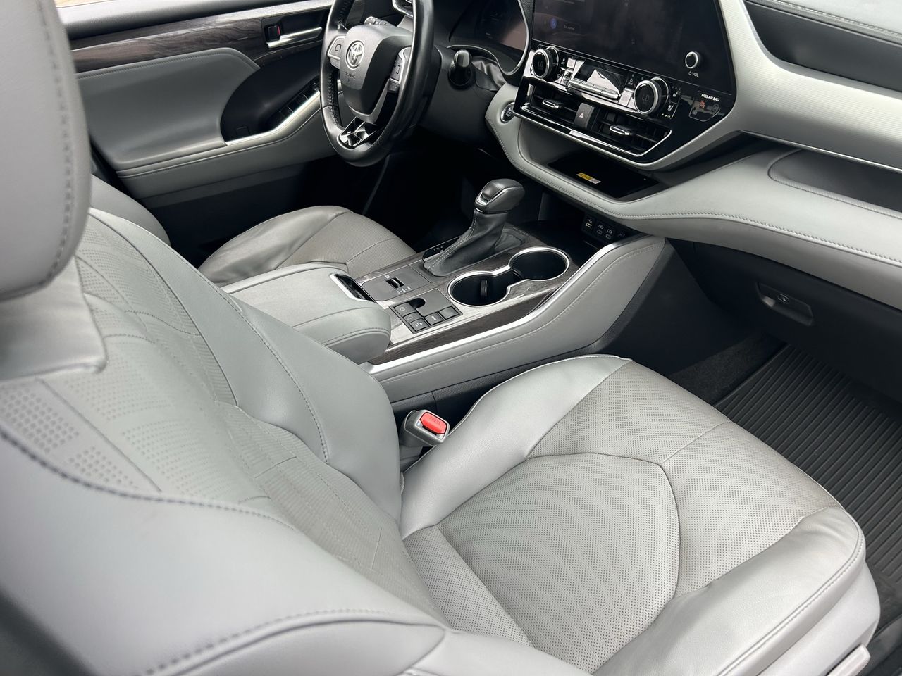 Used 2023 Magnetic Gray Metallic Toyota Platinum image 13