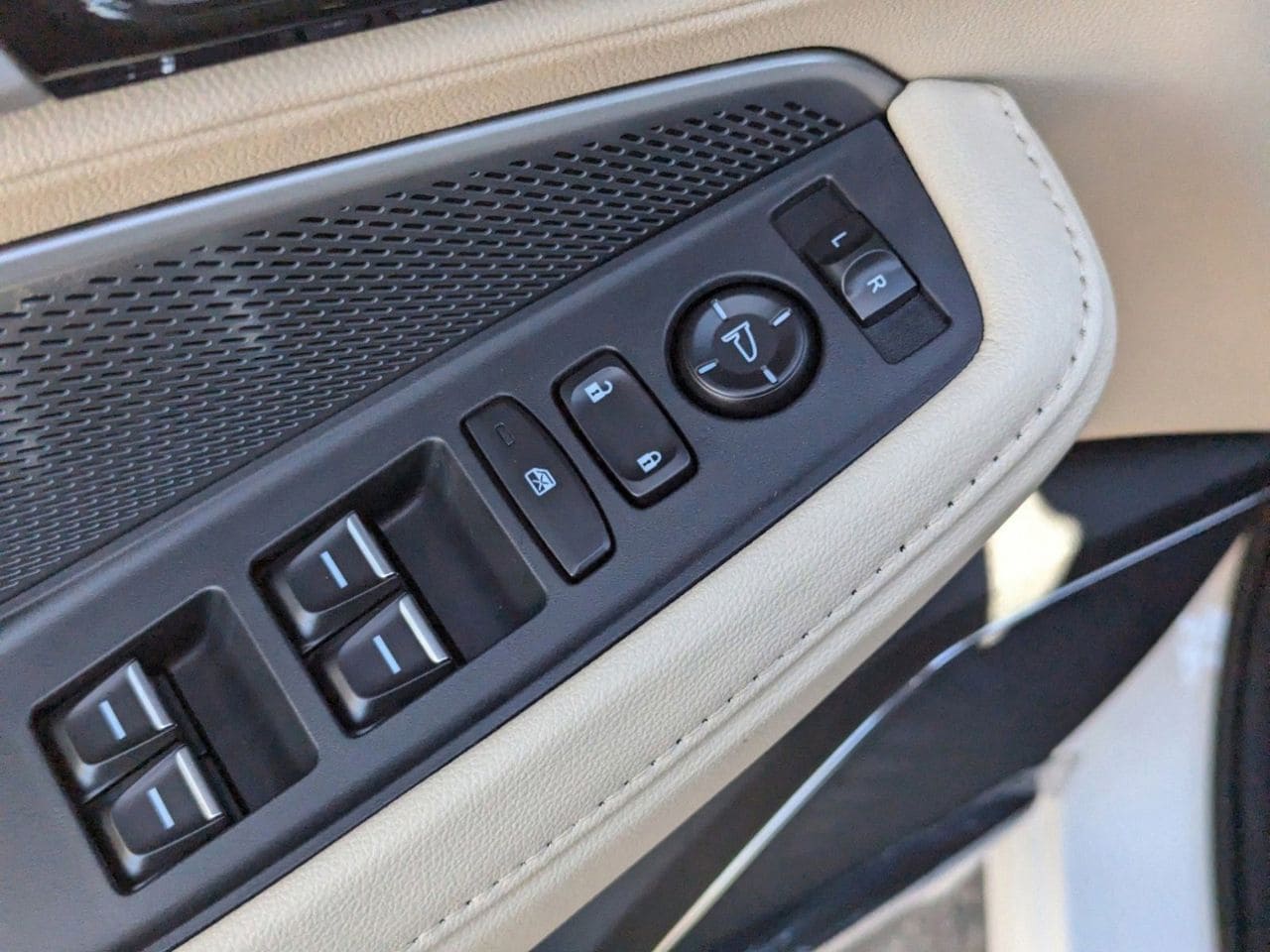 New 2026 Platinum White Pearl Acura SH-AWD image 17