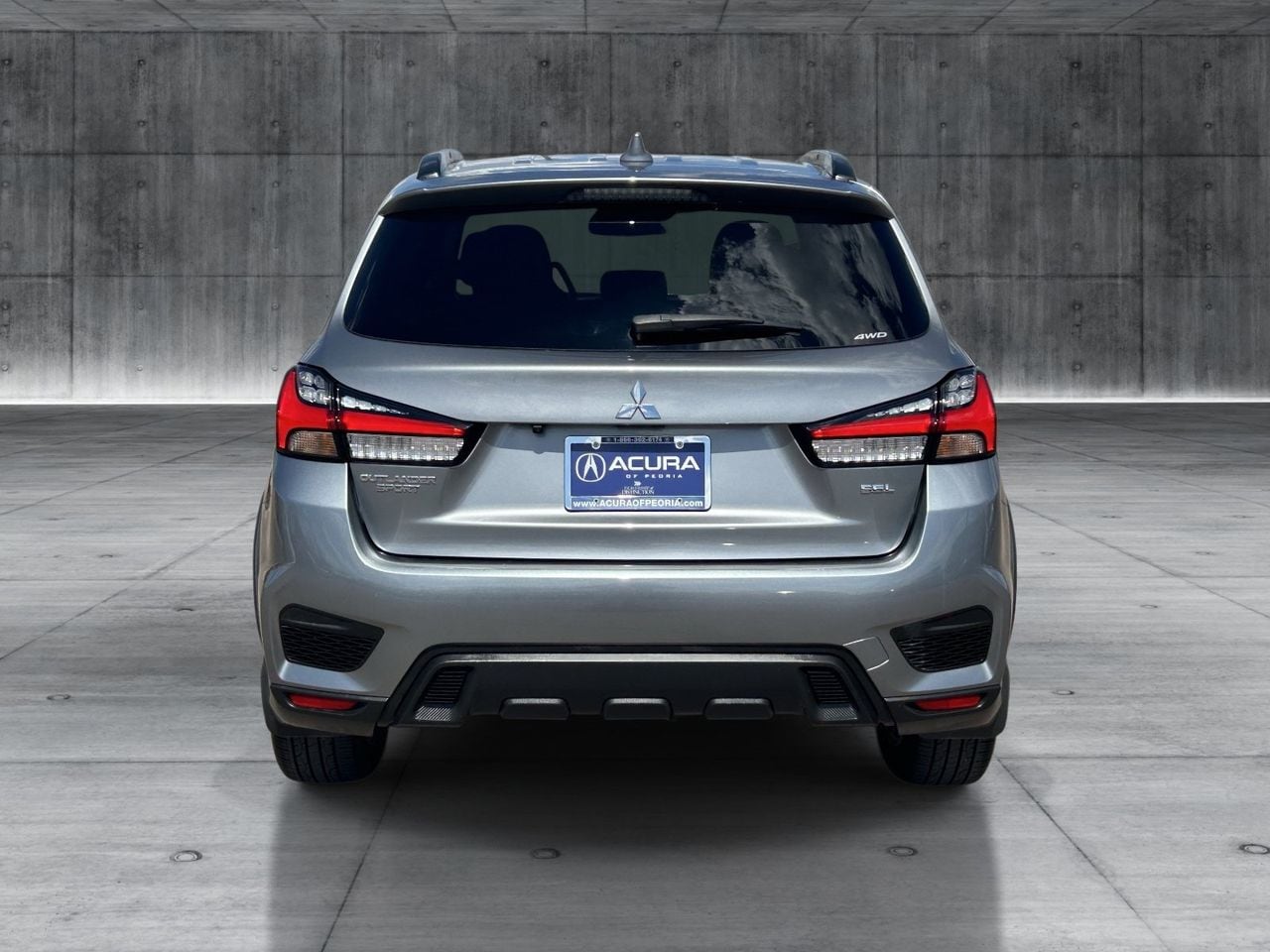 Used 2024 Mercury Gray Metallic Mitsubishi SEL image 4