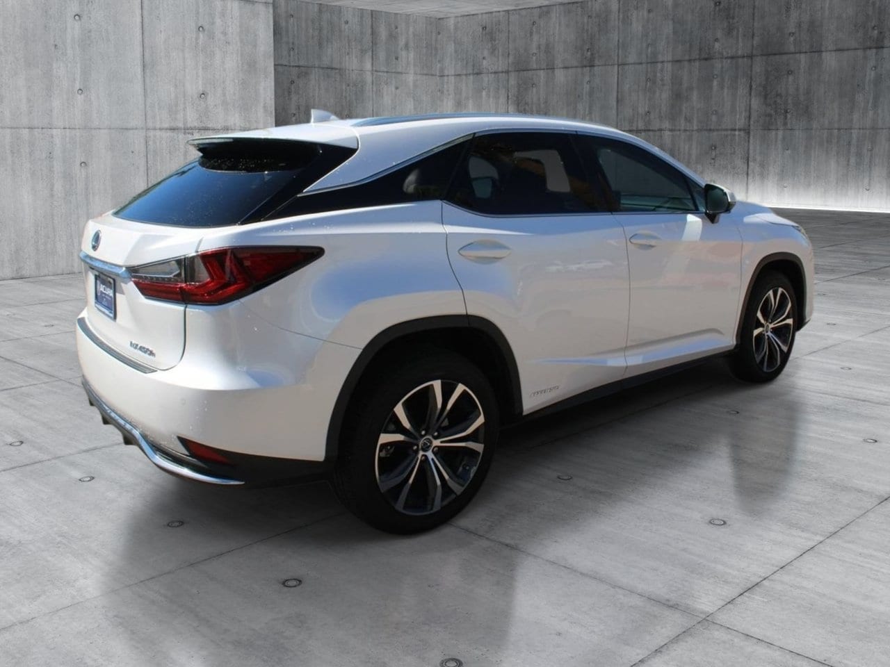 Used 2021 Eminent White Pearl Lexus 450h image 7