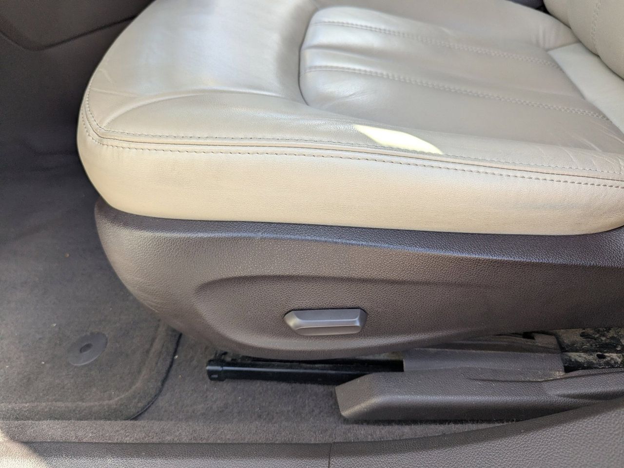 Used 2014 White Diamond Tricoat Buick Premium Group image 29