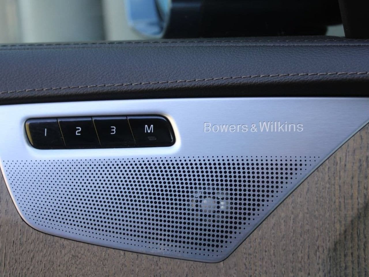 Used 2022 Denim Blue Metallic Volvo T6 Inscription image 37