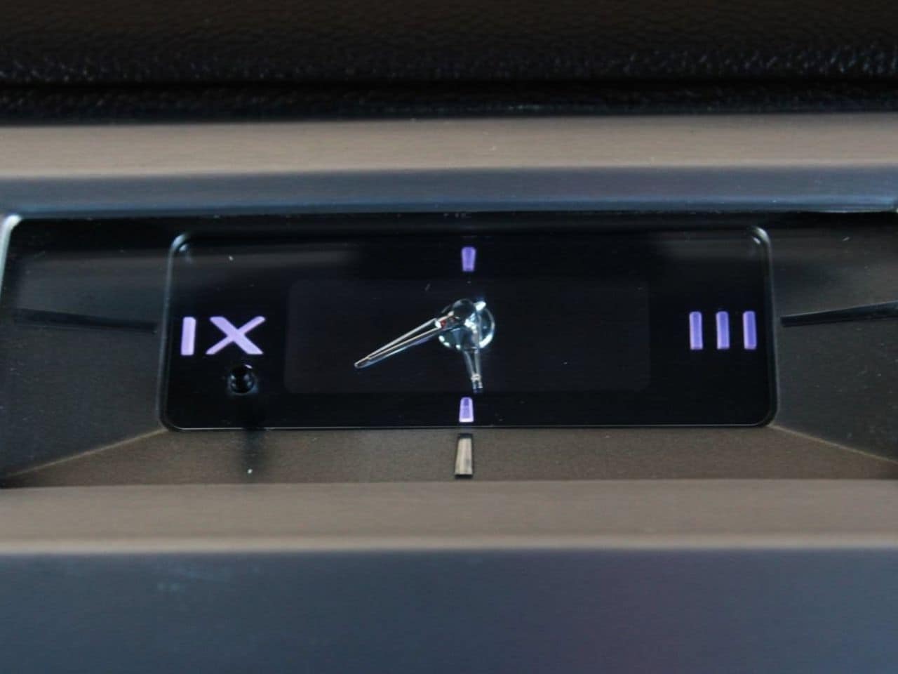 Used 2013 White Diamond Tricoat CADILLAC Premium image 17