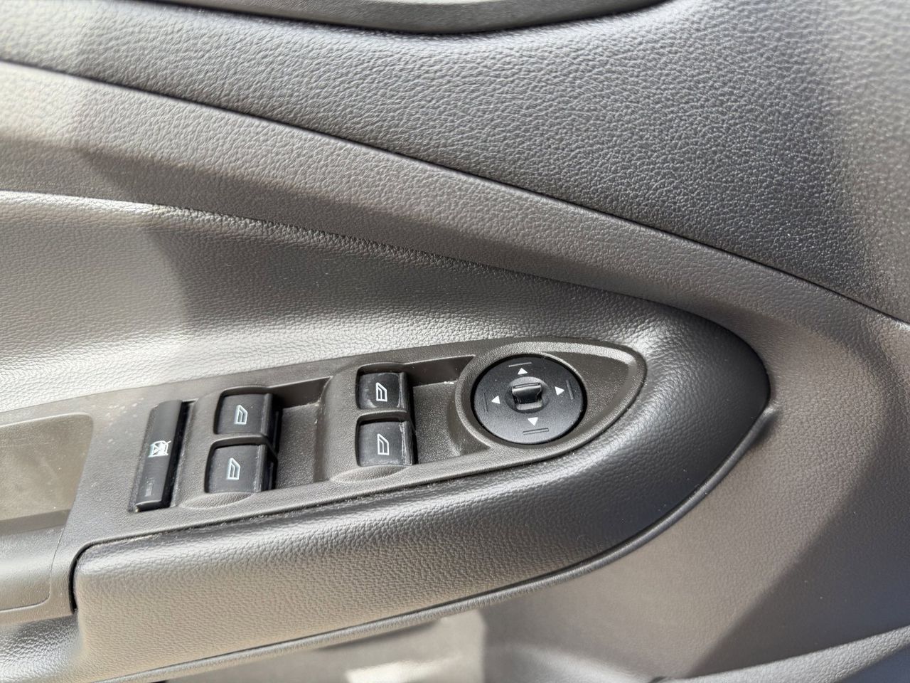 Used 2018 Lightning Blue Ford S image 30