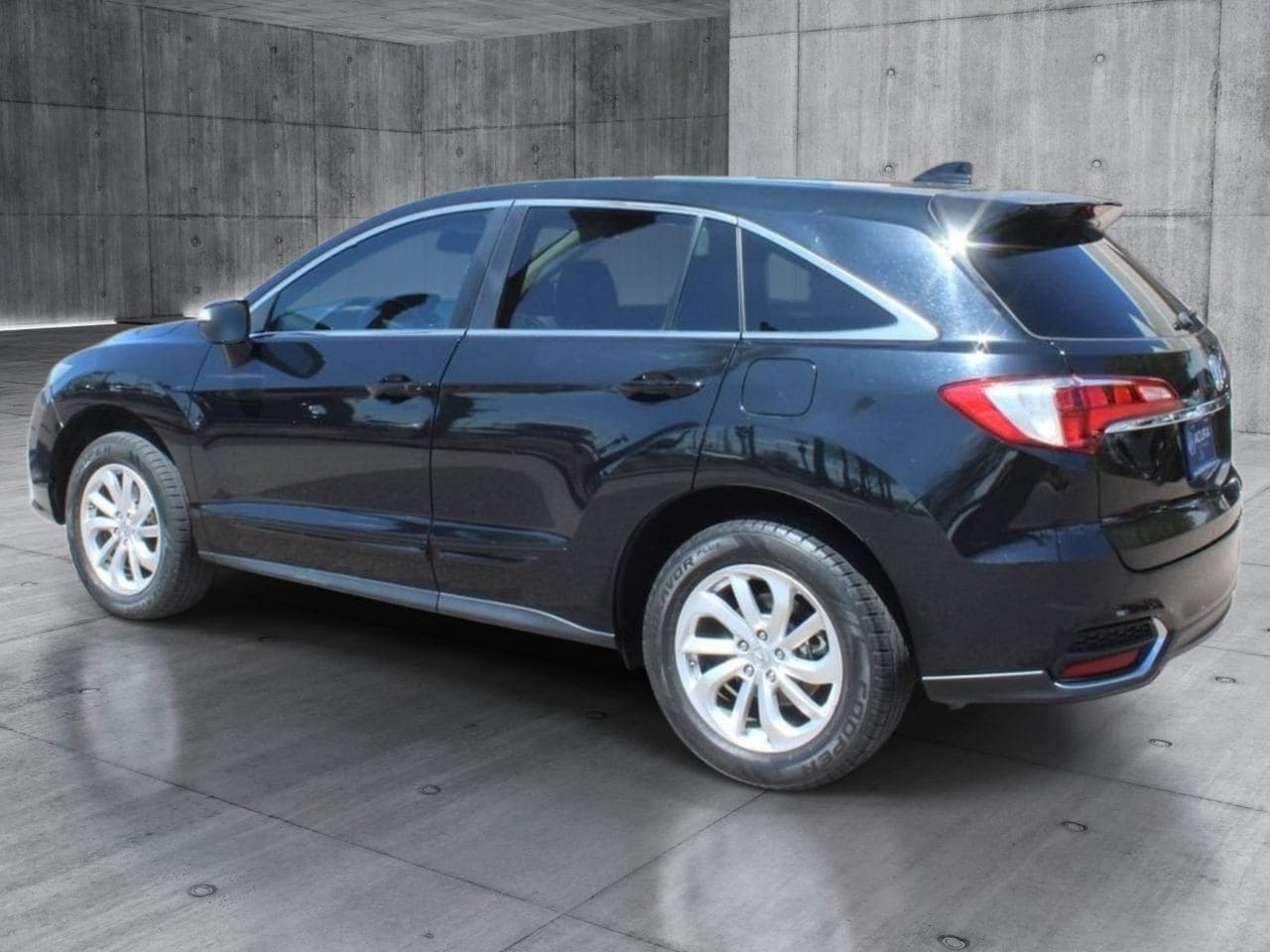 Used 2018 Crystal Black Pearl Acura Technology Package image 3